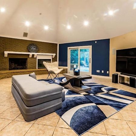 Huge 6 Bedroom With Pool, Spa, 85 Inch Tv, Game Room 休斯敦 外观 照片