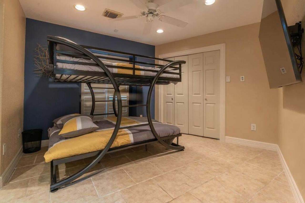 Huge 6 Bedroom With Pool, Spa, 85 Inch Tv, Game Room 休斯敦 外观 照片
