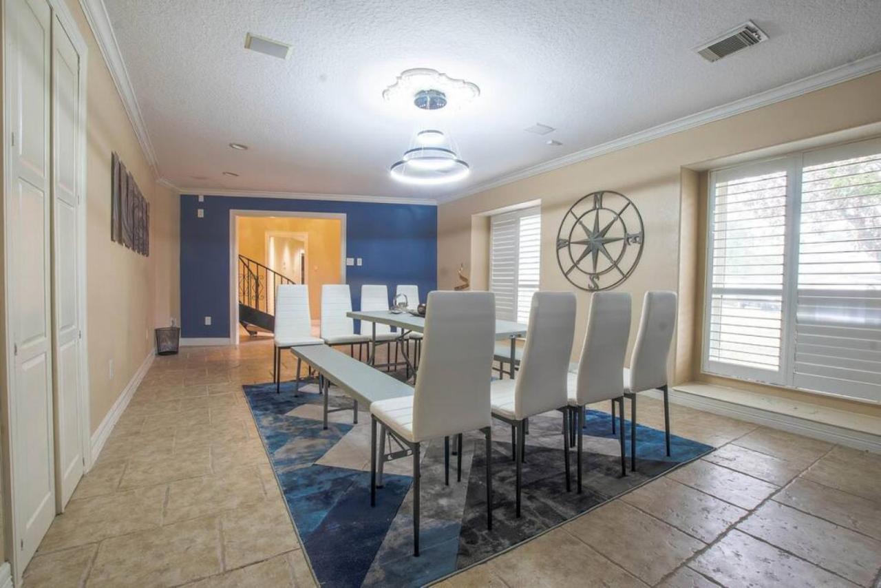 Huge 6 Bedroom With Pool, Spa, 85 Inch Tv, Game Room 休斯敦 外观 照片