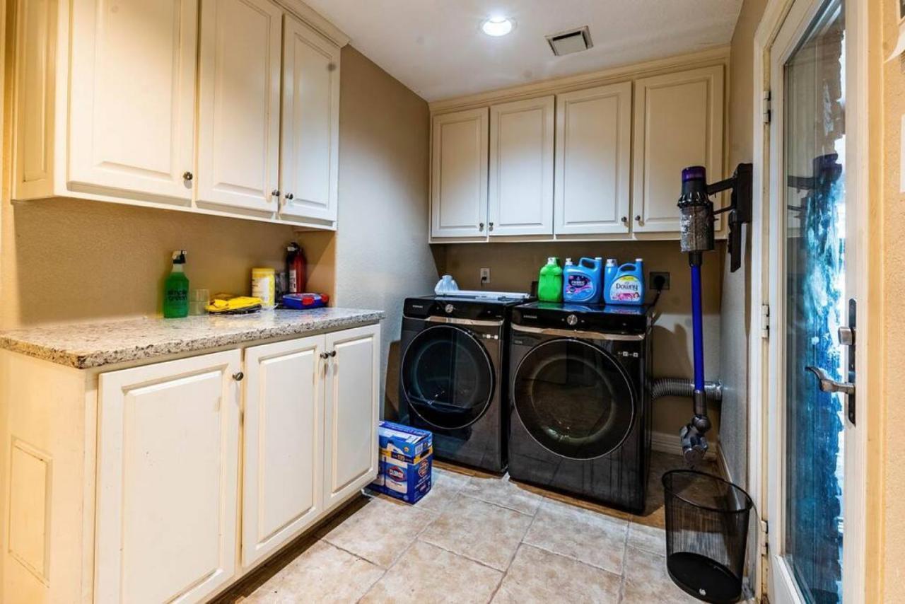 Huge 6 Bedroom With Pool, Spa, 85 Inch Tv, Game Room 休斯敦 外观 照片