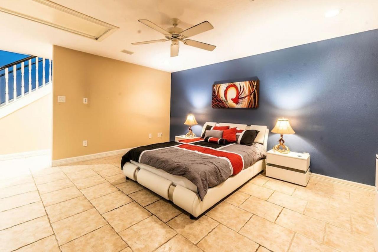 Huge 6 Bedroom With Pool, Spa, 85 Inch Tv, Game Room 休斯敦 外观 照片