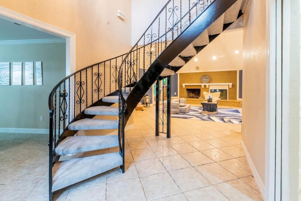 Huge 6 Bedroom With Pool, Spa, 85 Inch Tv, Game Room 休斯敦 外观 照片