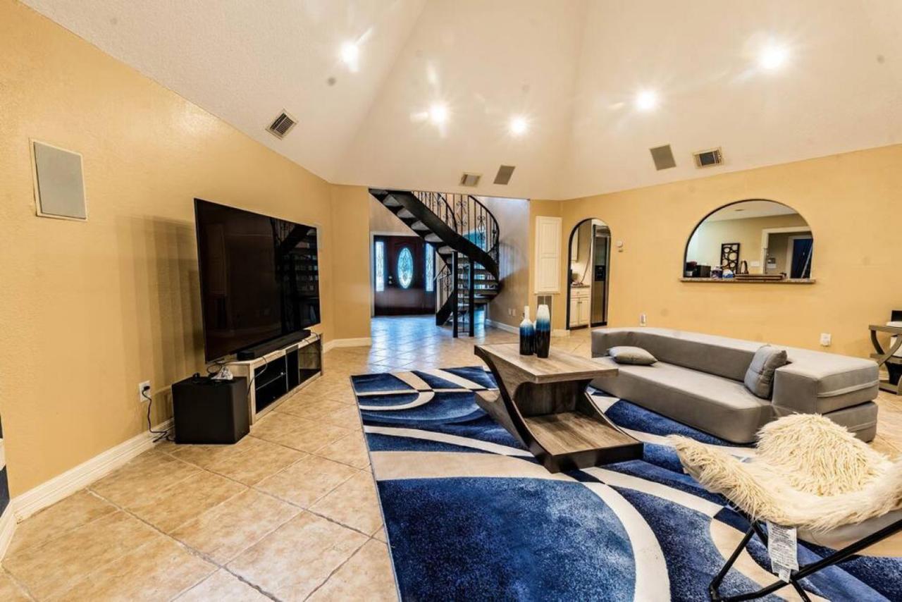 Huge 6 Bedroom With Pool, Spa, 85 Inch Tv, Game Room 休斯敦 外观 照片