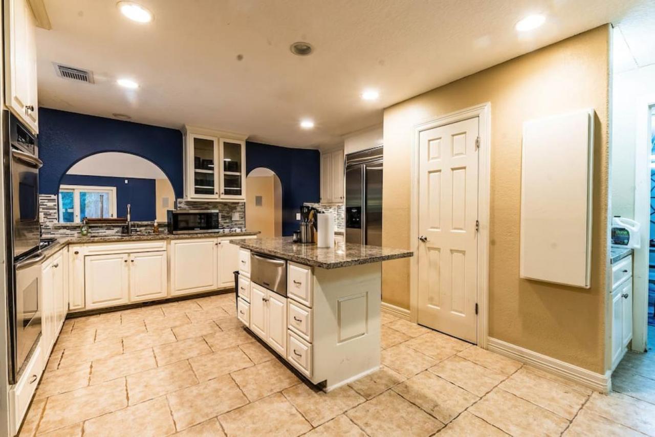 Huge 6 Bedroom With Pool, Spa, 85 Inch Tv, Game Room 休斯敦 外观 照片